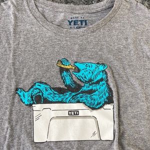 Yeti men’s T shirt size XL bear in cooler